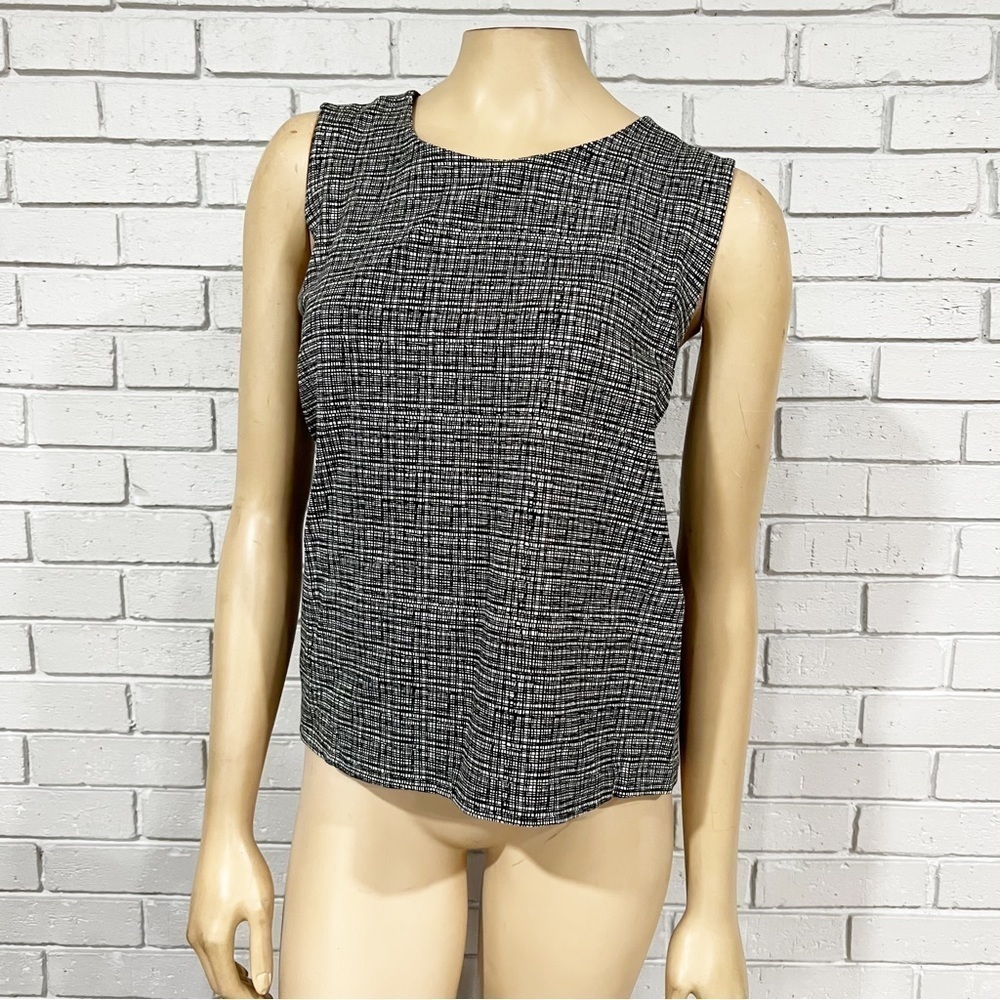 Amanda & Chelsea Black and White Shell‎ Top